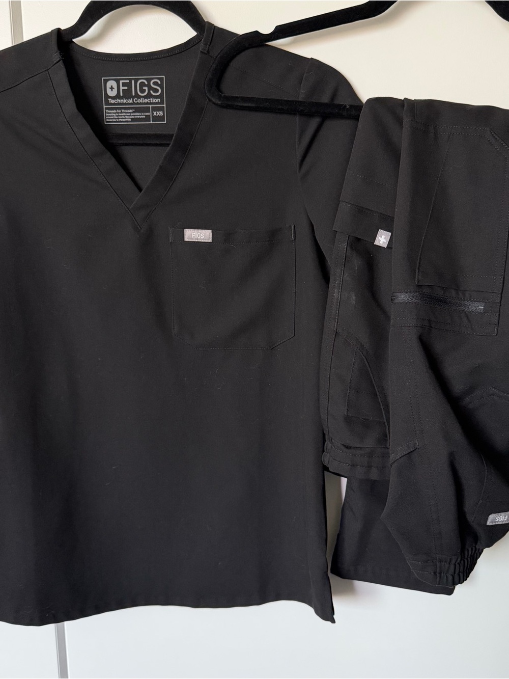 FIGS Black Scrubs Set